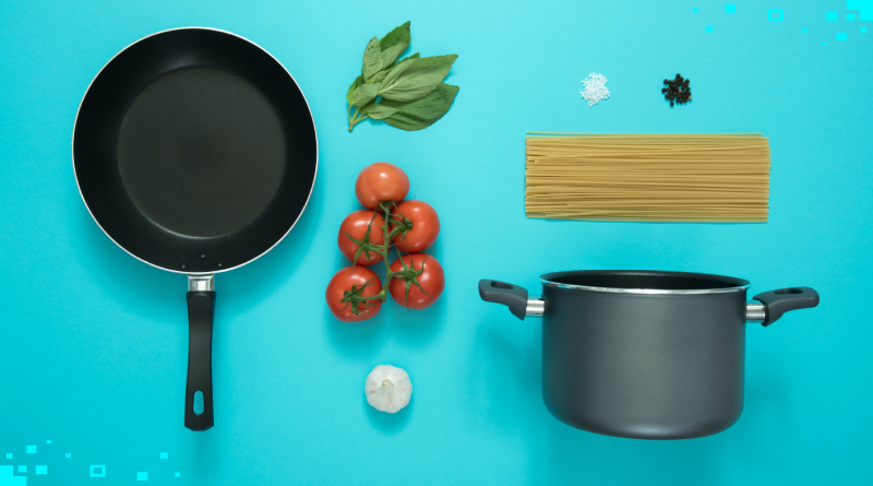 сковородка кастрюля готовить помидоры спагетти кухня