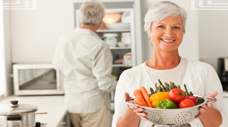 пожилые люди питание овощи и фрукты